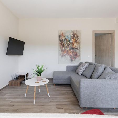 Sundial House Apartment Poulades ภายนอก รูปภาพ