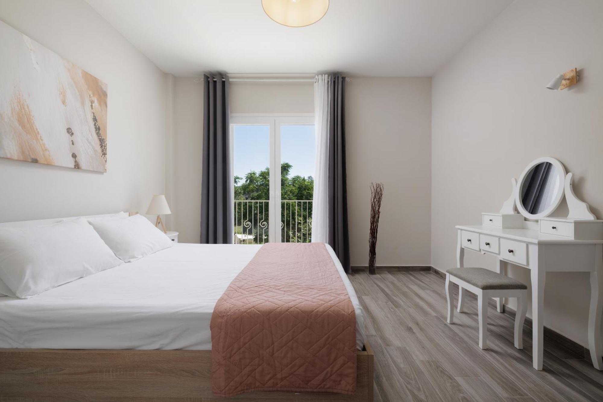 Sundial House Apartment Poulades ภายนอก รูปภาพ