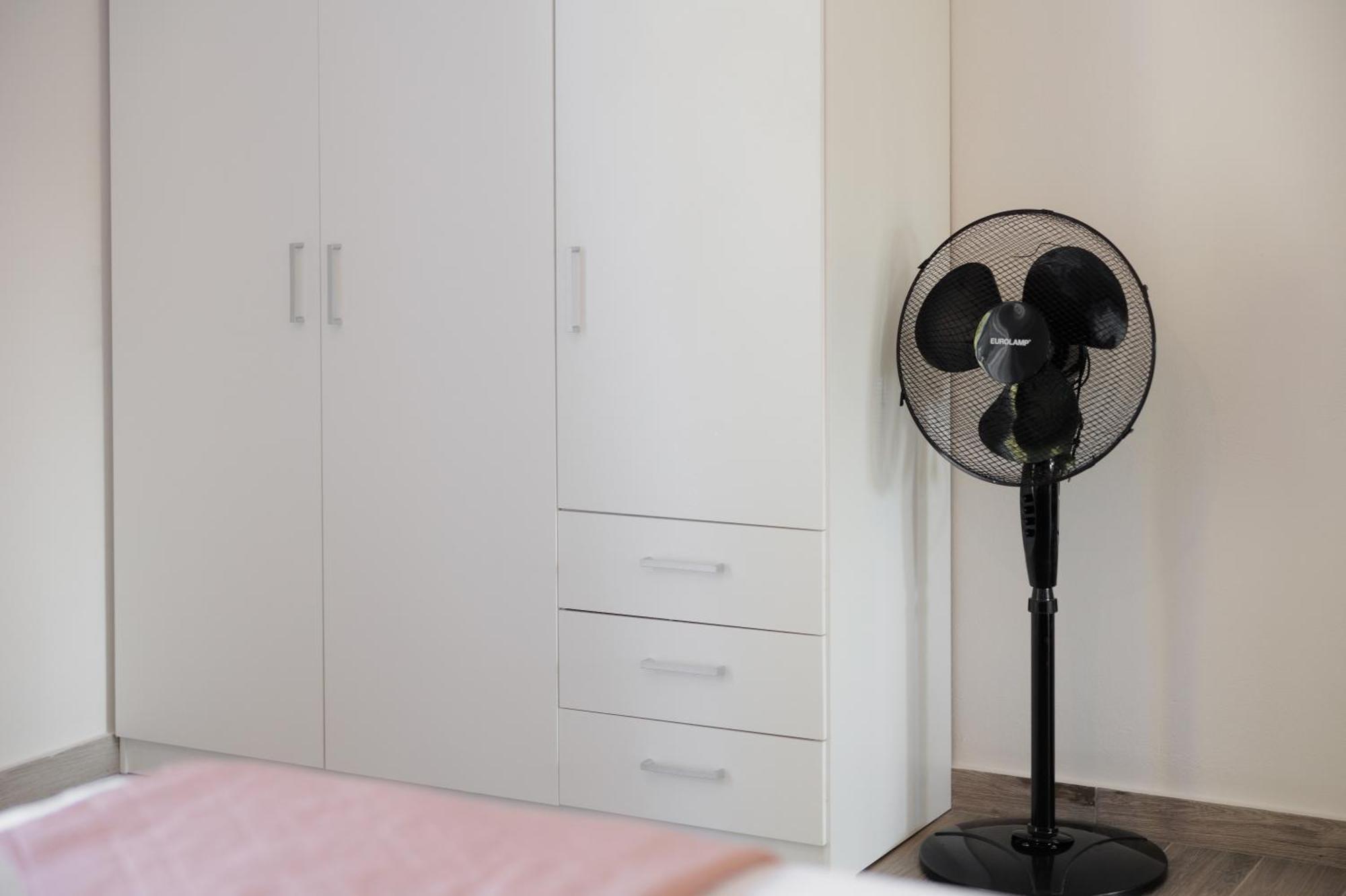 Sundial House Apartment Poulades ภายนอก รูปภาพ